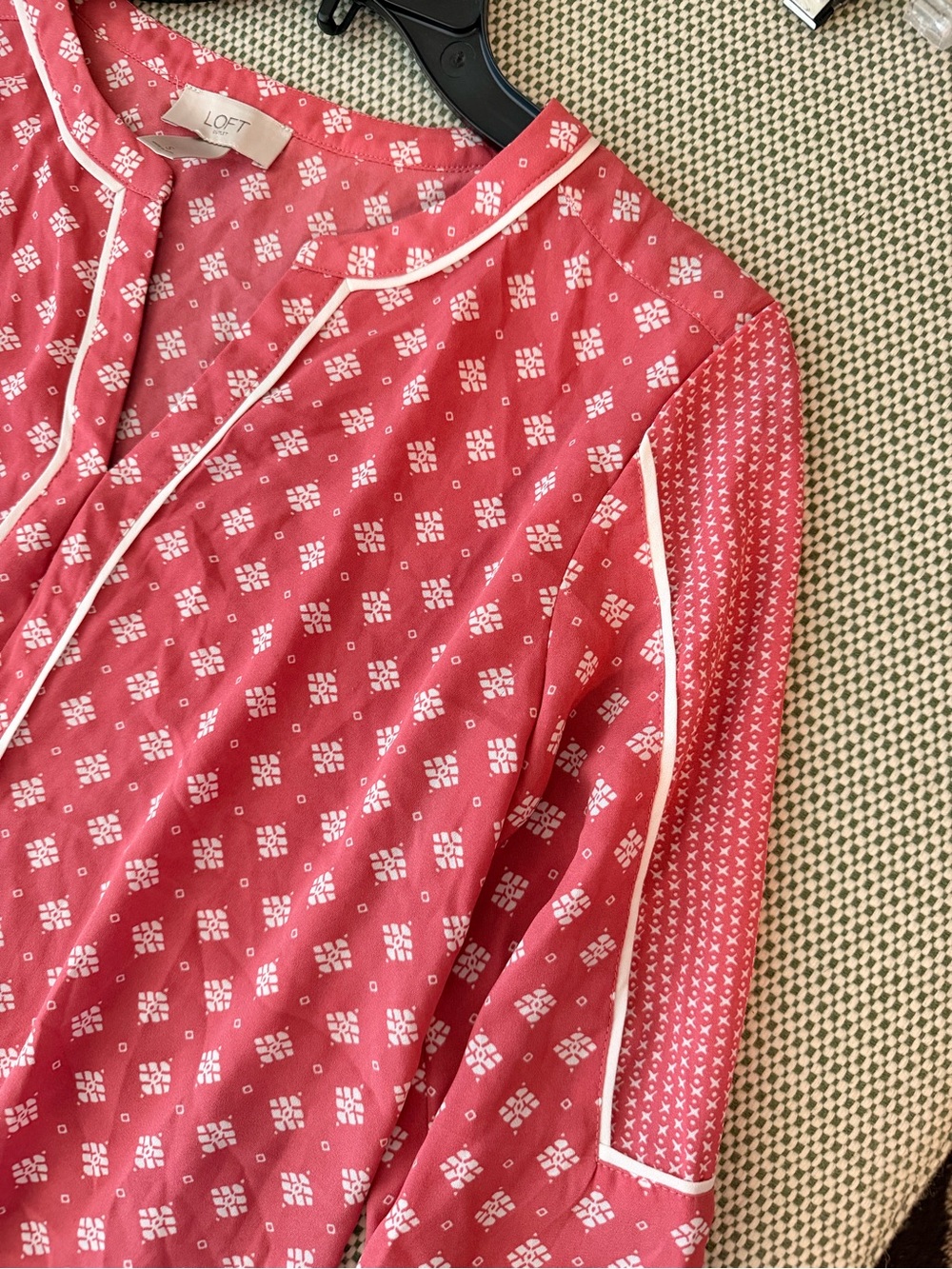 LOFT Dark Pink Floral Split-Neck Long Sleeve Blouse Size S EUC #131 - Picture 4 of 14